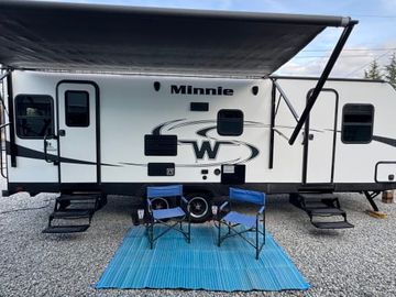The Price is Right! Family & Dog Friendly – Clean, Comfy & Loaded!