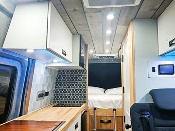 Luxury Off- Grid 2025 Sprinter Van- 4*4, Diesel