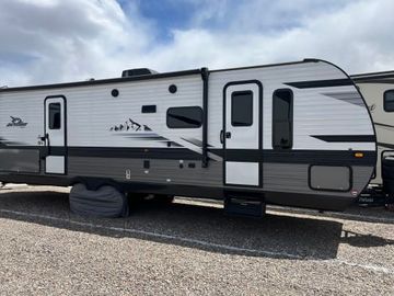 Jayco Jayflight sleeps 8 located off I-25 and US-550