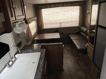 201RD Queen bed sofa & dinette Great for couples