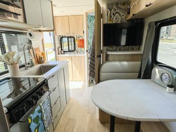 2023 Micro Minnie Winnie: Everything Included, Pet Friendly, Easy to Tow