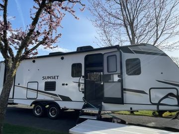 Pet Friendly,  Adventure-mobile!