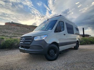 Lino, The Ultimate Adventure Van We LOVE Pets!