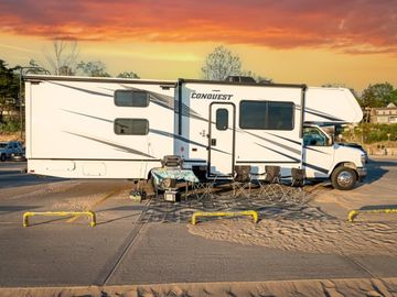 Spacious 2024 Motorhome w/ Bunkhouse -Family Friendly - Adventure Ready!