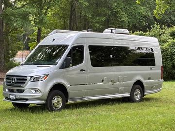 Airstream Interstate Tommy Bahama 4x4 Luxury Camper Van