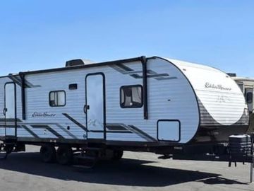 Full-bed Bunkhouse! Sleeps 8.