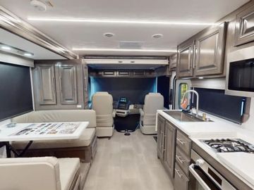 Luxury 2022 Georgetown GT7 RV Glamping At It's Best