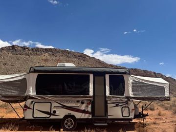 Super light pop up, sleeps 7!  -  Your Adventure Awaits!