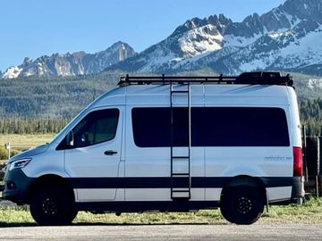 Roameo - Your Mercedes Tiffin Cahaba 4x4 Adventure Van!