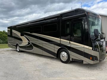 Gianna's 2021 Winnebago Forza 38W Diesel 2 Full Bathrooms