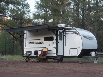 Bunkhouse w/ Queen Sleeps 5, Solar + Inverter
