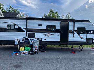 Brandon's Trailer Rentals Mega Bunkhouse