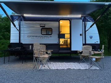 2025 Springdale - Beachy Camper w/Bunks, Pets Welcome