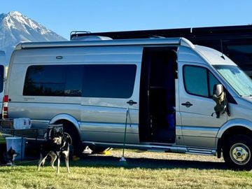 2017 Airstream Grand Tour Ext 4WD Excellent Condition