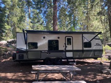 2024 Jayco Jayflight SLX Travel Trailer- Your Home Away From Home!