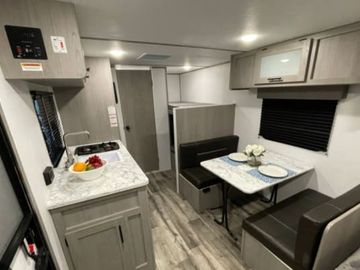 17' Coleman Lantern Travel Trailer