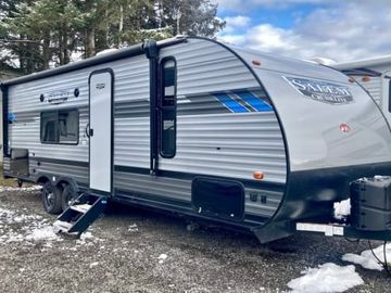 2021 Forest River - 28 Feet - Sleeps 6 - 4,352lbs dry weight!