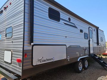 Mini home on wheels - 2024 Coachmen Catalina legacy