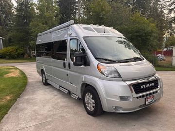 Luxury Zion Campervan | Cozy, Easy to Drive + WiFi Add-on