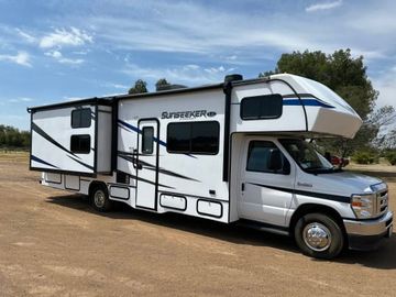 FUNSeeker Family Bunkhouse Motorhome