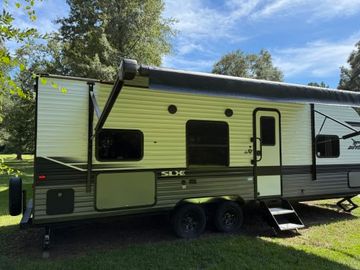 2024 Jay Flight | Sleeps 7 | Delivery Available | Military Discount
