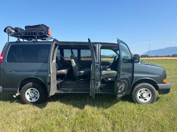 Flathead Valley 12 Passenger Van- Kintla (free airport pickup/drop off)