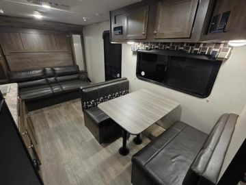 Easy to tow, Lightweight, Outdoor grill & kitchenette