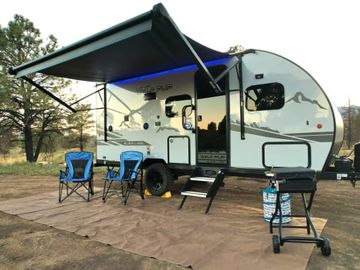 Wolf Pup Bunkhouse - ALL INCLUSIVE