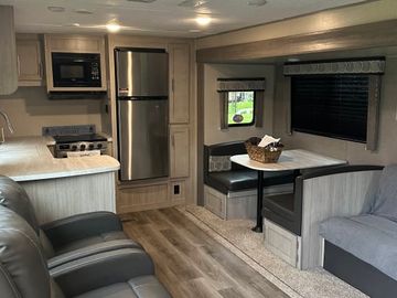 2022 Coachmen Catalina Comfy Coach