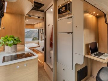 "Betty" | Noovo Plus - Heat/AC, Shower, Sleeps 4