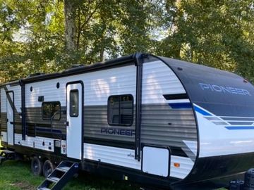 Heartland RVs Pioneer 33'