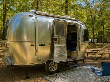All Inclusive 2024 Airstream Bambi “Gladys”