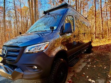 2025 27North Venture AWD - Luxe Off-Grid Explorer (Starlink + Solar)