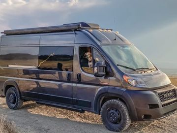 ✪ Adventure Van. Ready to go! AC. Pet Friendly.