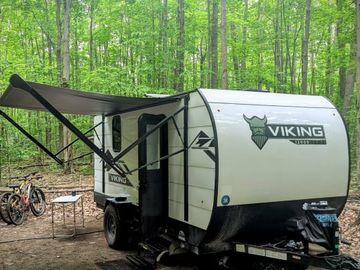 Park & Explore - Viking Couples Trailer