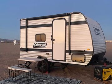 Cozy Compact Camper – Adventure Ready!