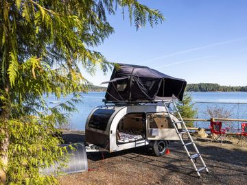 Droplet Teardrop Trailer [sleeps 2 -4] – with rooftop tent