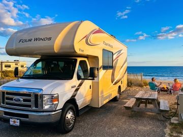 C9 - 2020 Thor - STARLINK WiFi Equipped -10 Sleeper w Bunks! 2 SlideRooms -