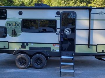 Adventure-Ready Family Camper, Sleeps 5, Solar + Inverter