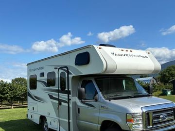 Emma's 2021 Ford 19ft motorhome