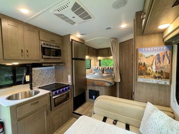 RV Queen's New 2025 "Cubby" easy Class C!