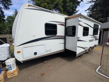 The 27-Foot Nomad