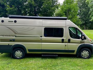 Winnebago Travato – Unlimited Mileage & Generator Use